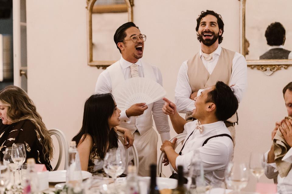 grooms with guests | Laura Stramacchia | Wedding Photography